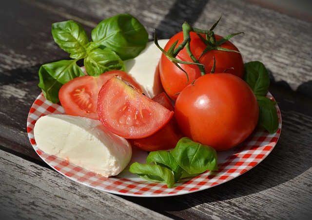 rajčata a mozzarela